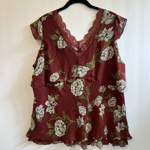 MAURICES Burgundy Floral Lace Trim V-Neck Blouse Flutter Cap Sleeves size 2x - Picture 1 of 6